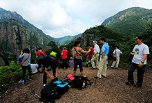数码摄影班学员在当地摄协带领下在外拍
