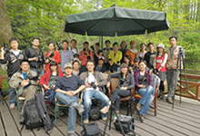 数码摄影班5期学员在西溪湿地外拍留影